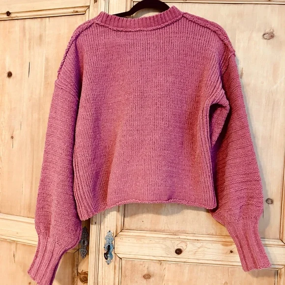 LoveRiche Women’s Mauve Cropped Sweater Size Medium - Picture 3 of 7